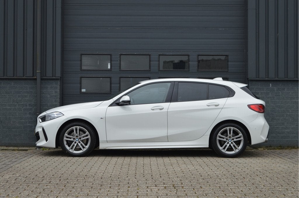 BMW 1-serie 118i Business Edition | M-PAKKET | CAMERA | ORG, Auto's, BMW, 136 pk, Gebruikt, Met garantie (alle), Leder en Stof