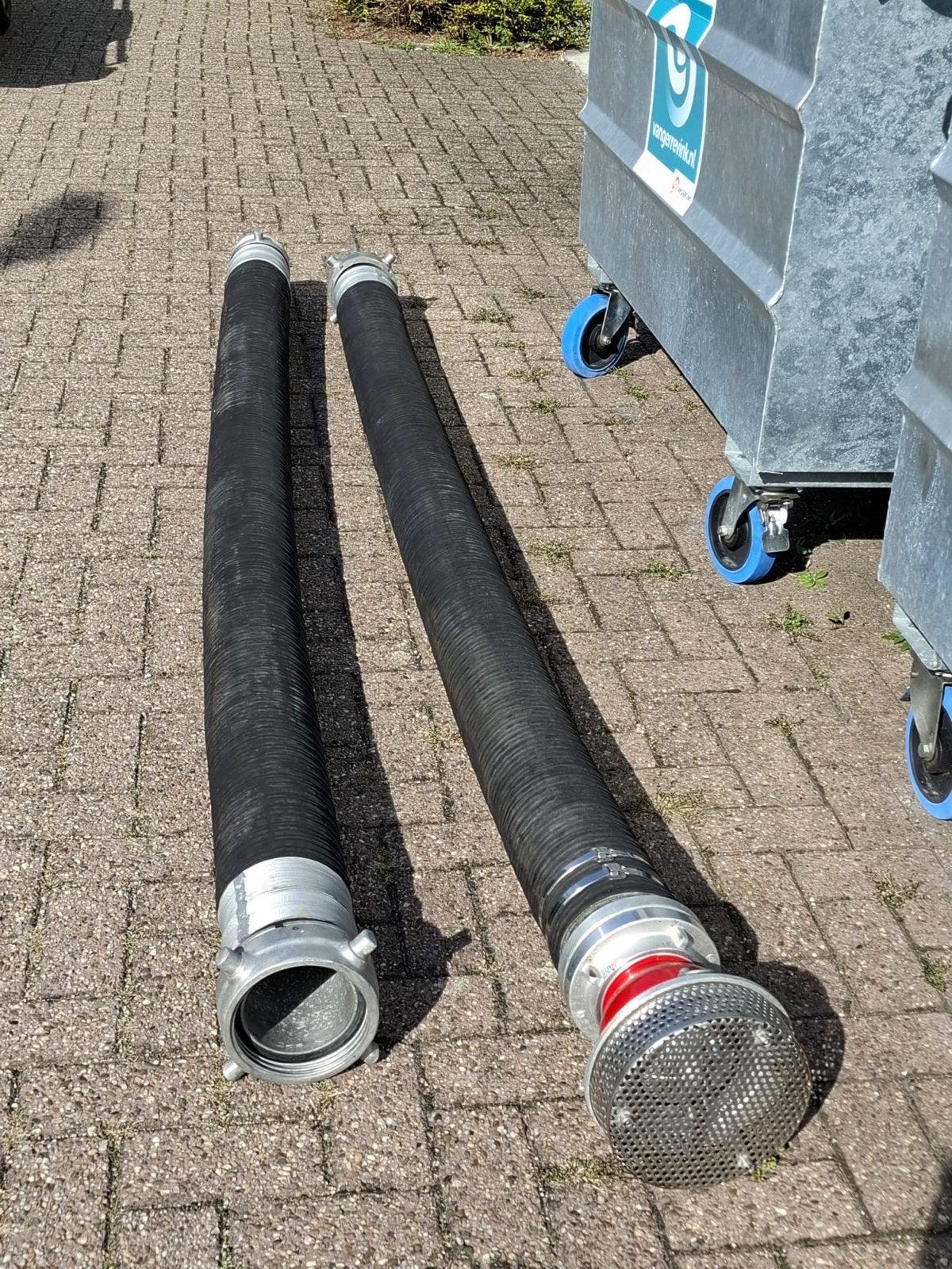 Zware aanzuigslang met koppelingen, Ophalen