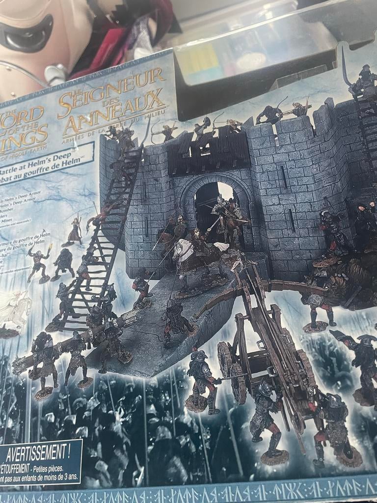 Lord of the Rings: Battle at Helm's Deep Diorama, Ophalen of Verzenden, Zo goed als nieuw, Groter dan 1:35, Diorama