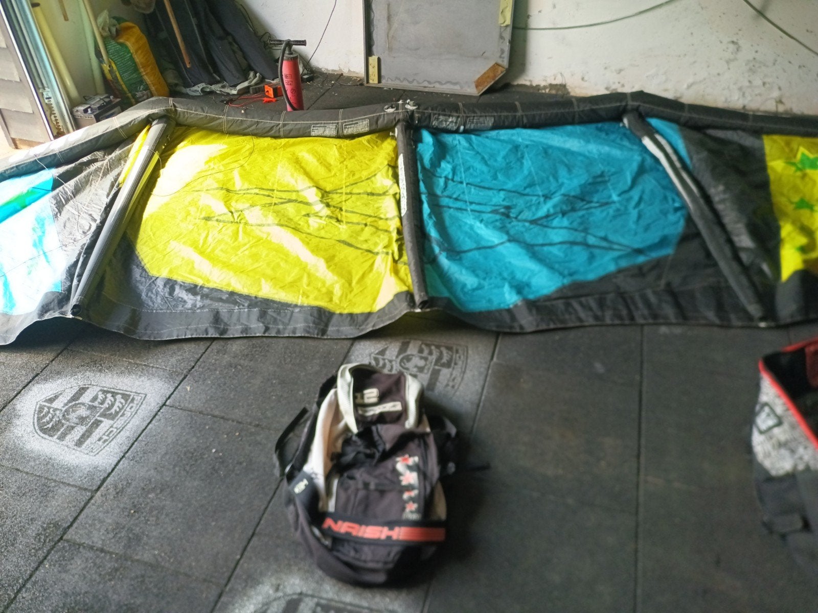 Naish Helix 12m² - Lekke strut, weinig gebruikt, Ophalen of Verzenden, Gebruikt, 12 m², Kite