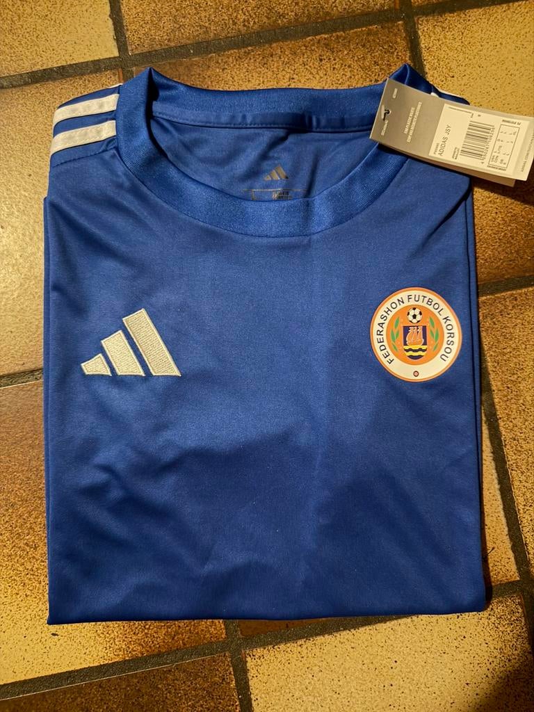 Adidas Curaçao Voetbalshirt Blauw - Maat L - NIEUW, Kleding | Heren, Sportkleding, Maat 52/54 (L), Blauw, Nieuw, Ophalen of Verzenden