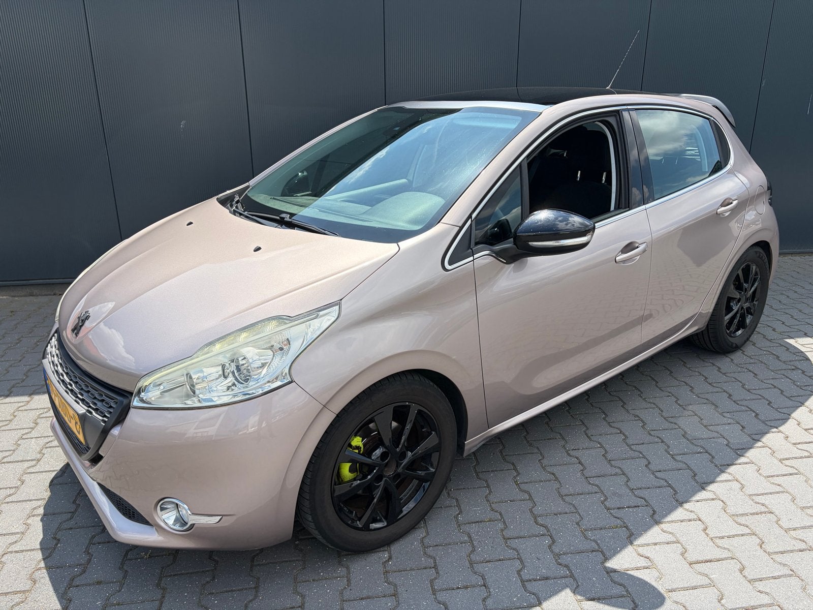 Peugeot 208 1.4 VTI 70KW/95PK 5-D 2012 Grijs, Auto's, Voorwielaandrijving, 40 €/maand, Origineel Nederlands, Handgeschakeld