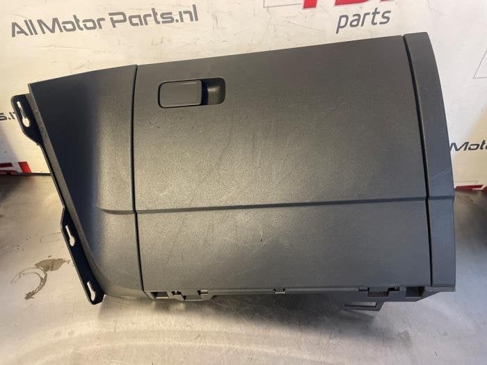 Dashboardkastje van een Volkswagen Golf Sportsvan, Gebruikt, -, Volkswagen, -