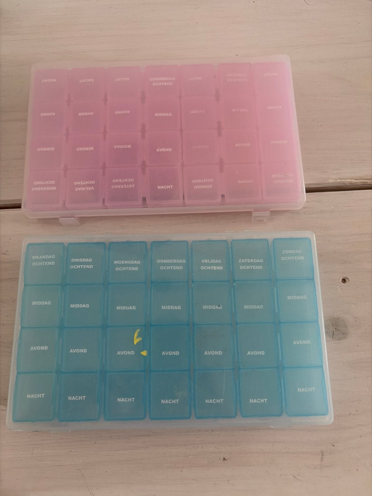 Pillendoosje 7 dagen 4 vakjes per dag - Roze & Blauw, Ophalen, Zo goed als nieuw, Overige typen