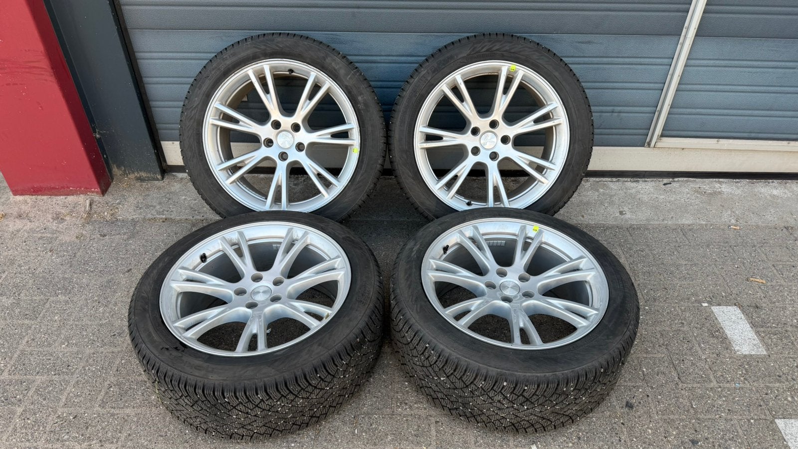 Originele Tesla Model Y 19 inch gemini velgen tpms winter, Auto-onderdelen, Banden en Velgen, Gebruikt, 255 mm, Banden en Velgen