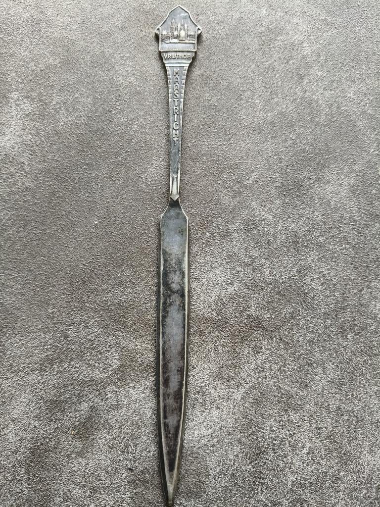 Vintage briefopener Vrijthof Maastricht Sola 90 verzilverd, Antiek en Kunst, Antiek | Bestek, Ophalen of Verzenden