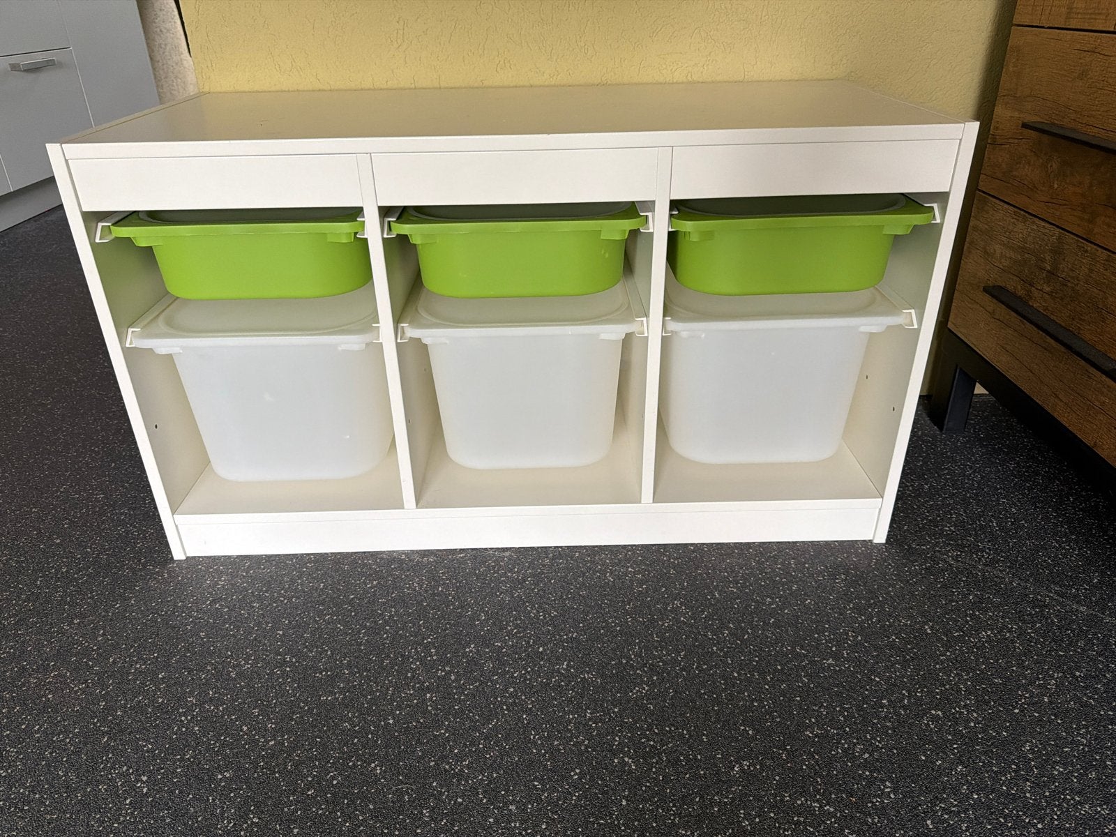 Ikea  Trofast opbergkast met groene en witte bakken, Ophalen, Zo goed als nieuw, Kast