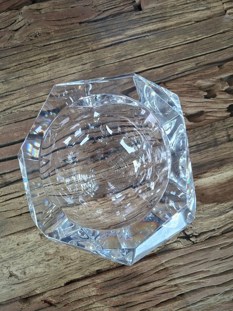 Baccarat asbak, Ophalen