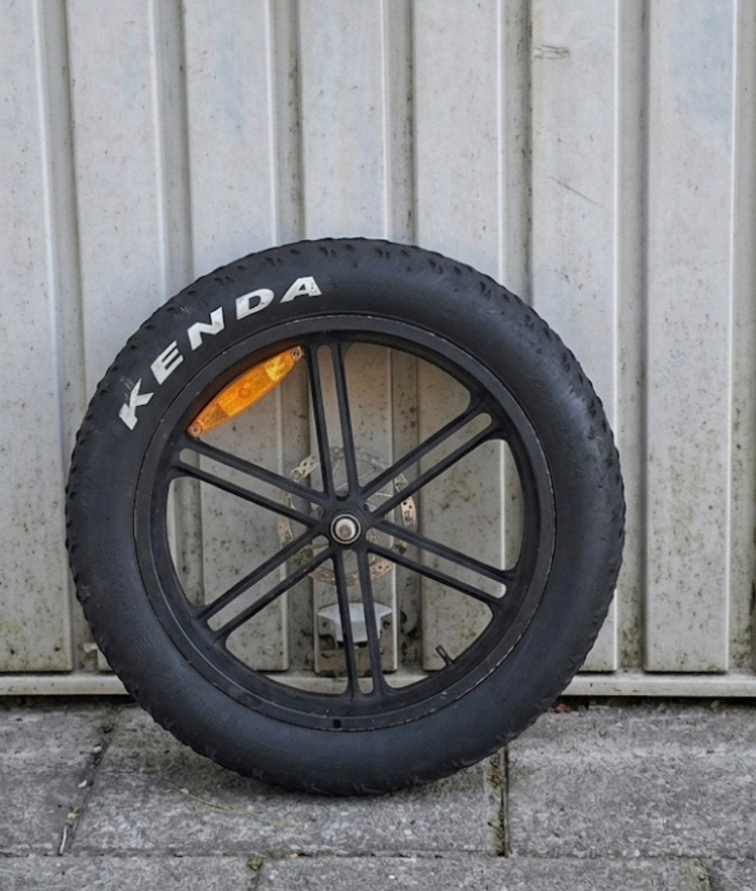 Fatbike voorwiel met remschijf 20inch (20x4.0). Kenda band, Fietsen en Brommers, Fietsonderdelen, Ophalen of Verzenden, Fatbike