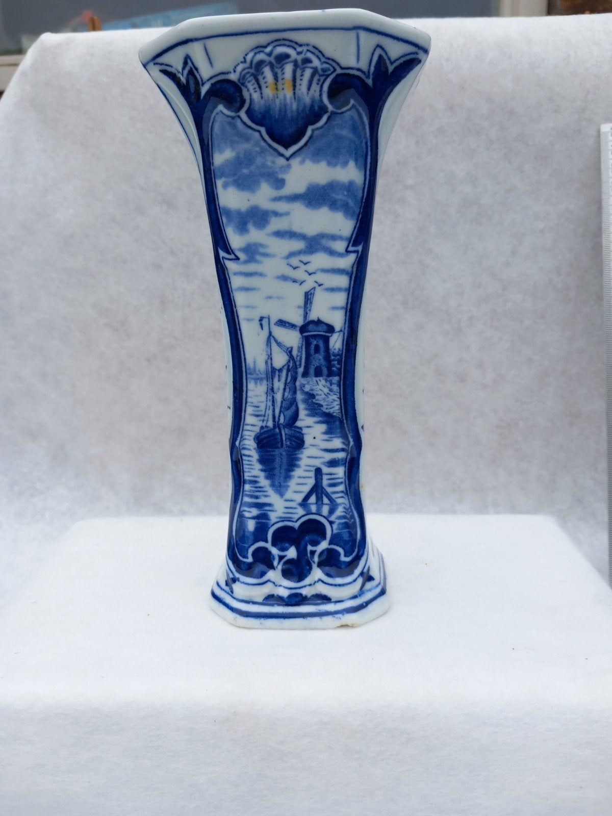 Antieke Delftse vaas met molen en bloemmotieven, Antiek en Kunst, Ophalen of Verzenden
