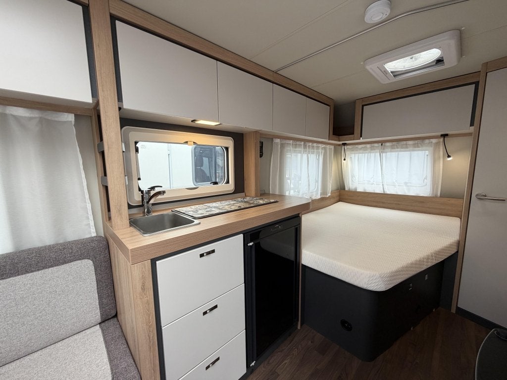 Knaus Sport 450 FU, Nagenoeg nieuw, Maxfan, Mover, Tent, Kachel, Rondzit, Bedrijf, Overige typen