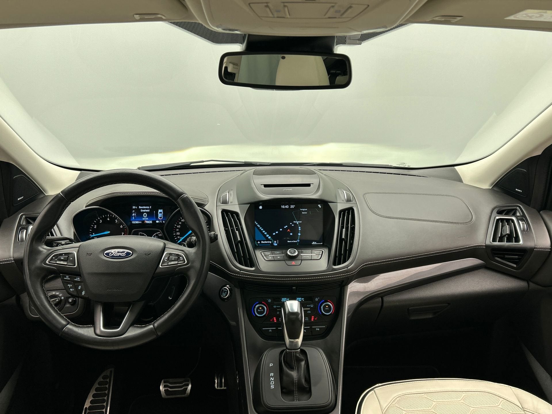 Ford Kuga 1.5 EcoBoost Vignale | Trekhaak | Leder | Panorama, Auto's, Automaat, 4 cilinders, Bedrijf, Vierwielaandrijving