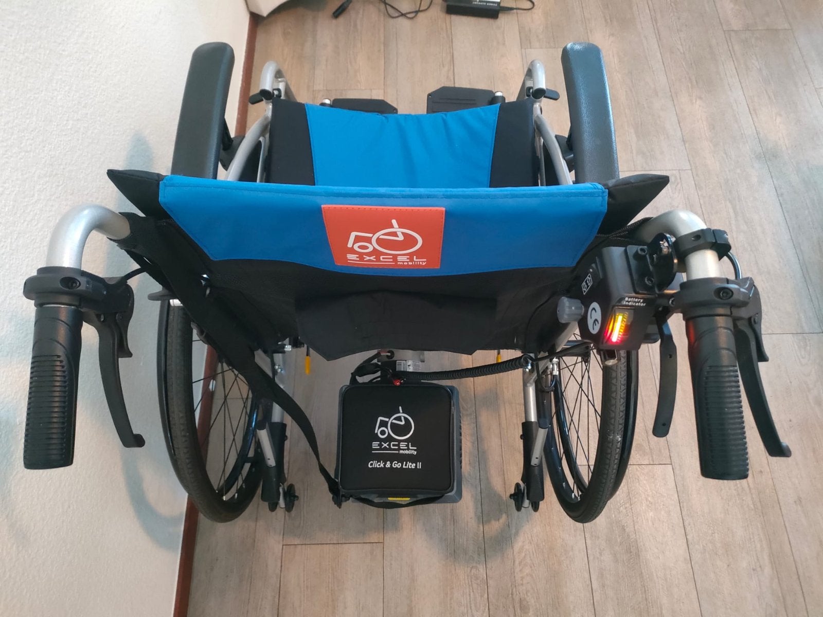 Bijna nieuwe rolstoel Excel G-Lite met duwondersteuning, Diversen, Rolstoelen, Ophalen of Verzenden, Zo goed als nieuw, Duwrolstoel