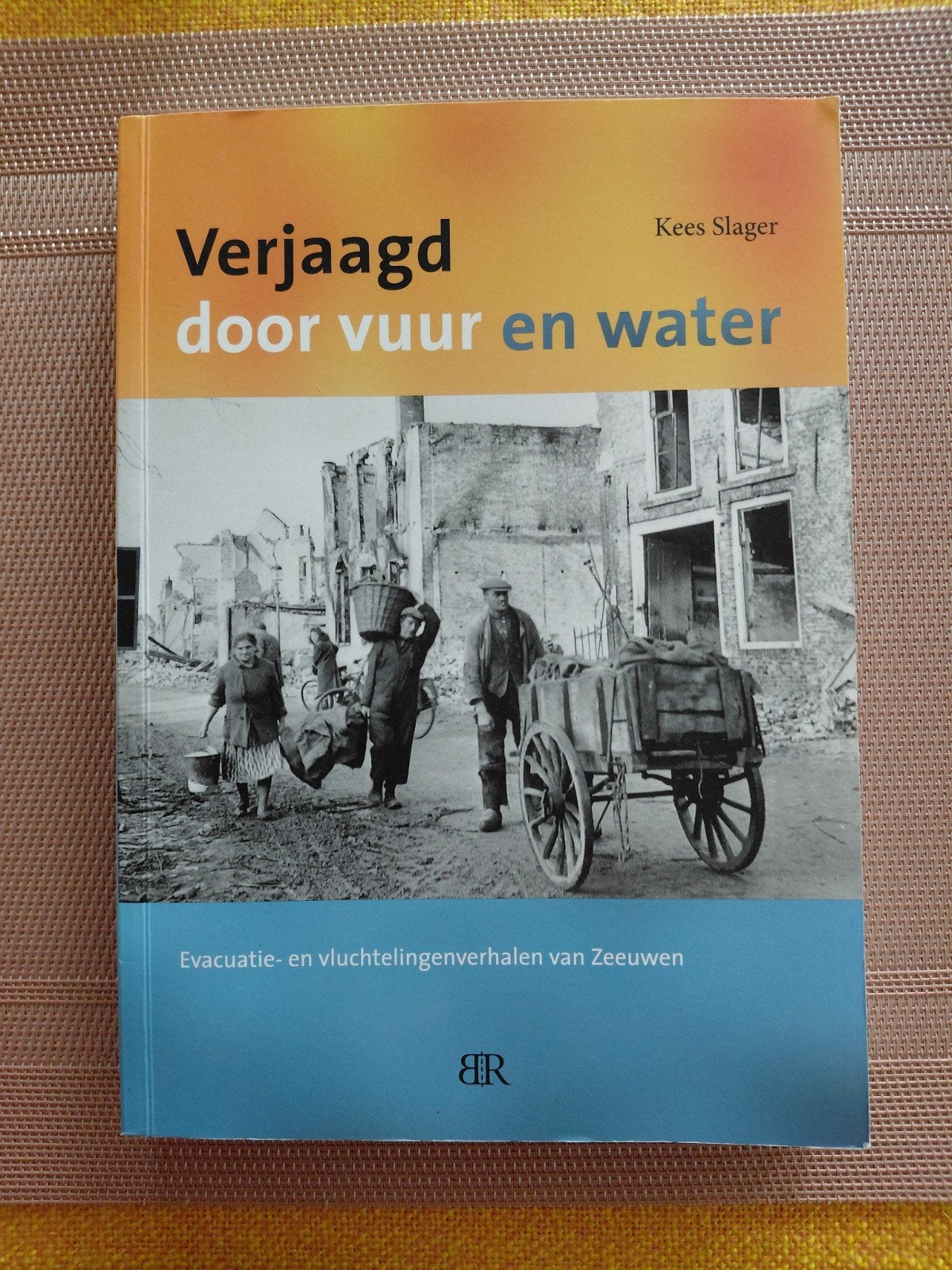 Kees Slager - Verjaagd door vuur en water. 2e Wereldoorlog., Tweede Wereldoorlog, Ophalen of Verzenden, Zo goed als nieuw, Kees Sager