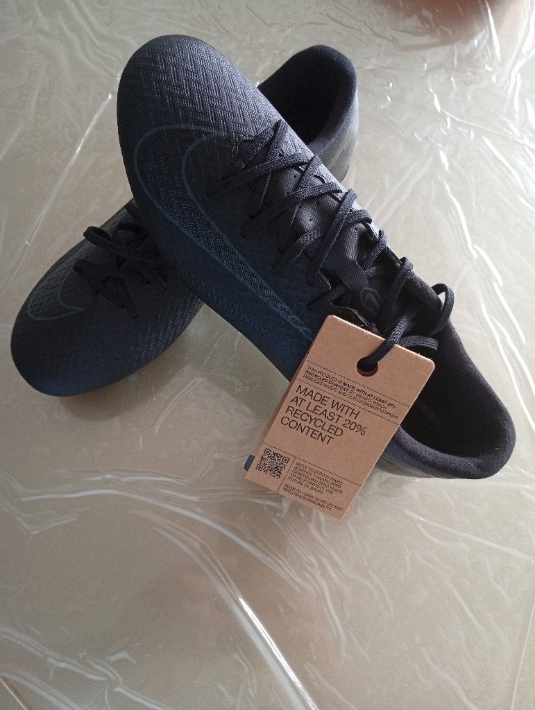 voetbal schoenen 41, Maat XS of kleiner, Schoenen, Nieuw, Ophalen of Verzenden