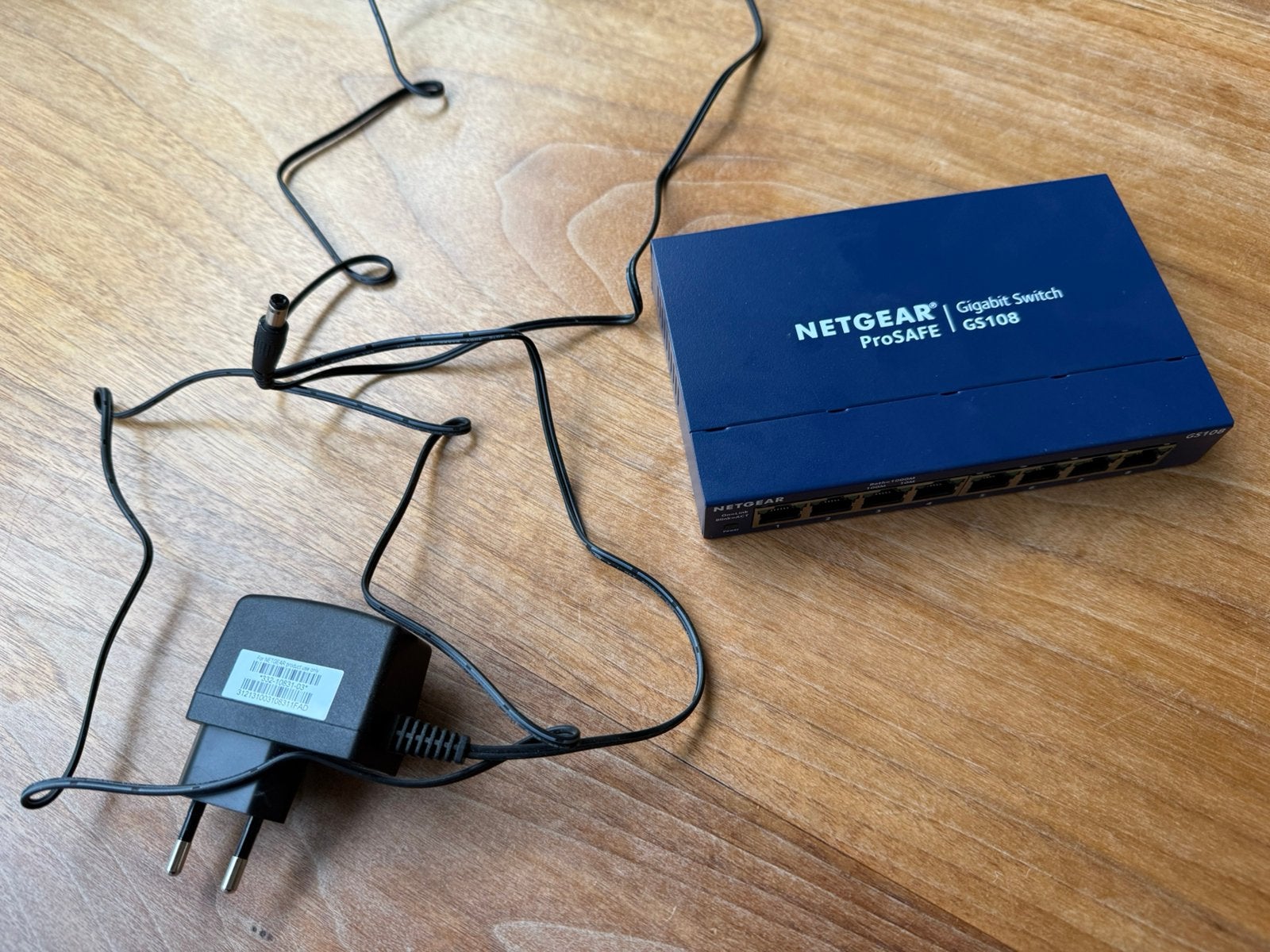 Netgear ProSafe 8-port gigabit switch GS108v4, Ophalen of Verzenden, Gebruikt