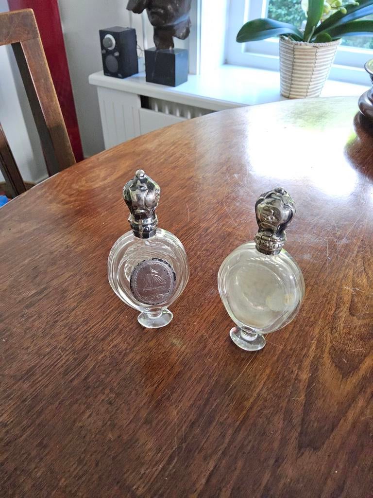 parfumflesjes met zilveren dop., Antiek en Kunst, Verzenden