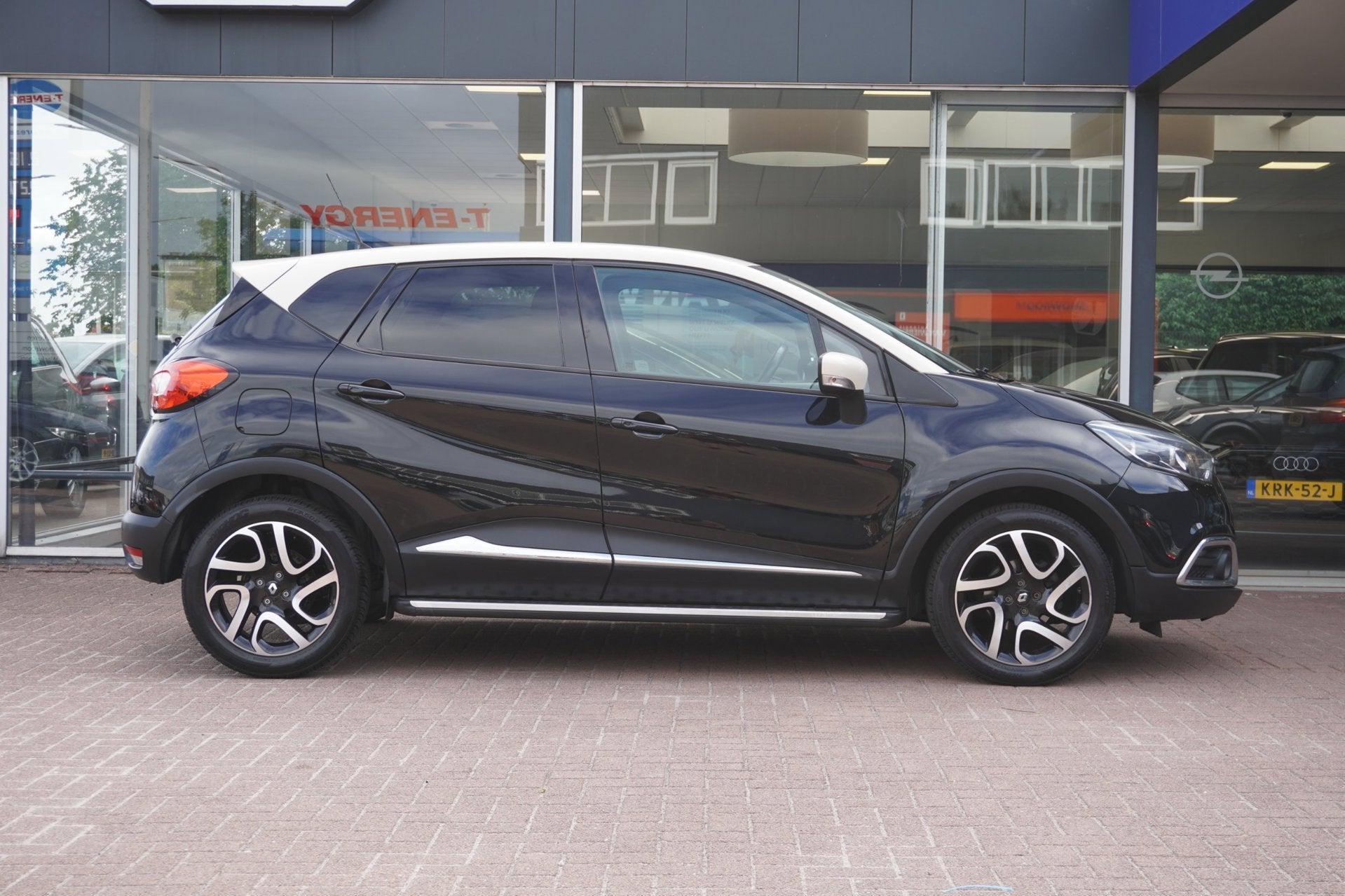 Renault Captur 0.9 TCe Dynamique 5deurs | Airco | Navigatie, Auto's, Gebruikt, Zwart, Handgeschakeld, 3 cilinders