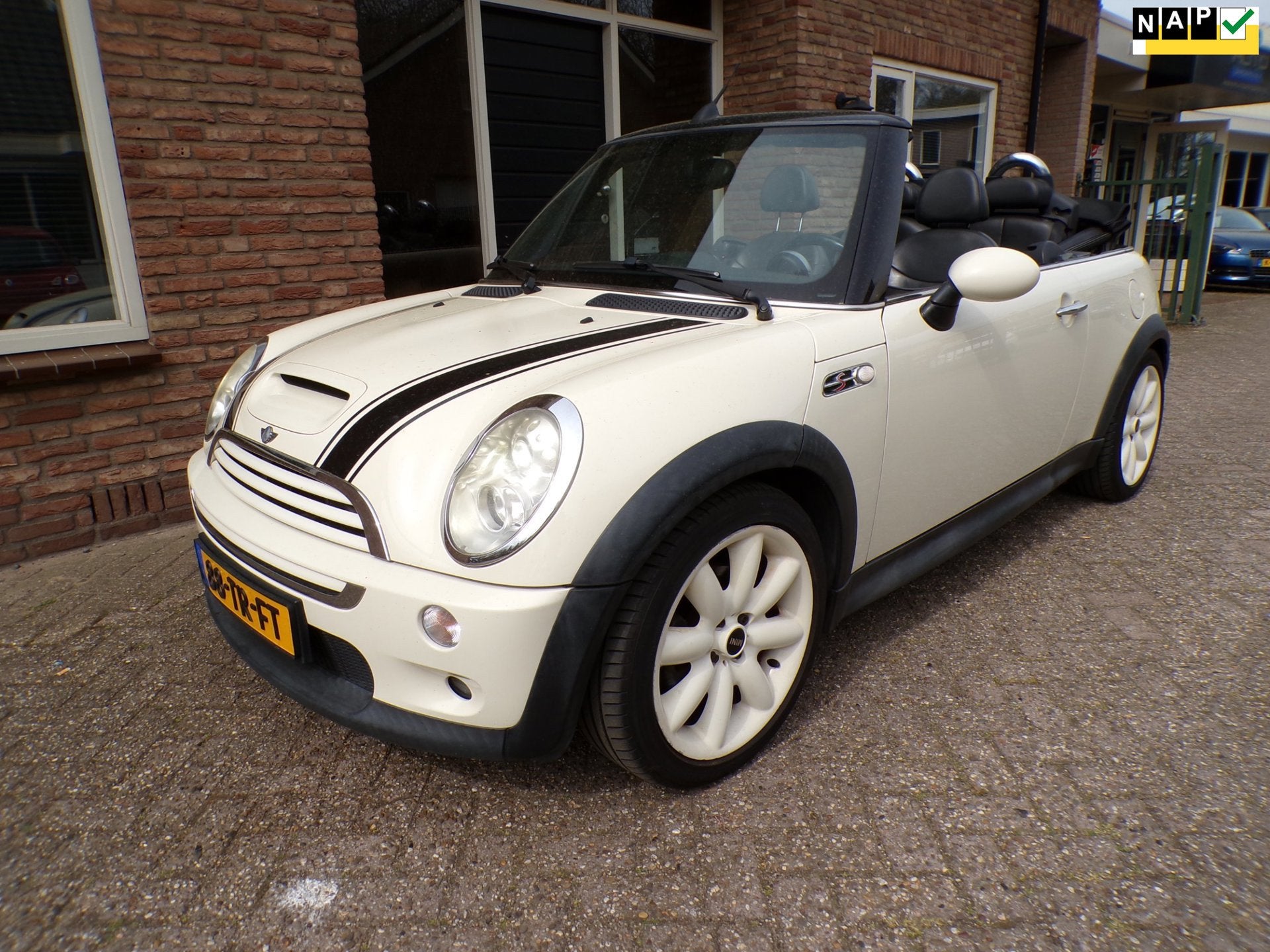 Mini Mini Cabrio 1.6 Cooper S Chili Leder / Navi, Auto's, Voorwielaandrijving, Gebruikt, Zwart, 4 cilinders