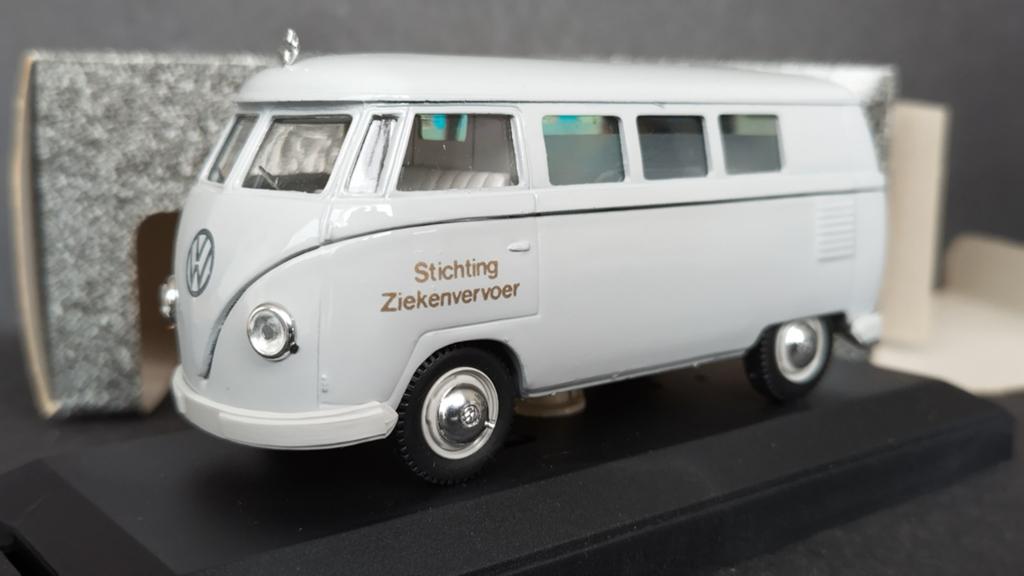 Volkswagen VW Transporter T1 ziekenvervoer 1:43 Vitesse Pol, Hobby en Vrije tijd, Modelauto's | 1:43, Overige merken, Auto, Verzenden