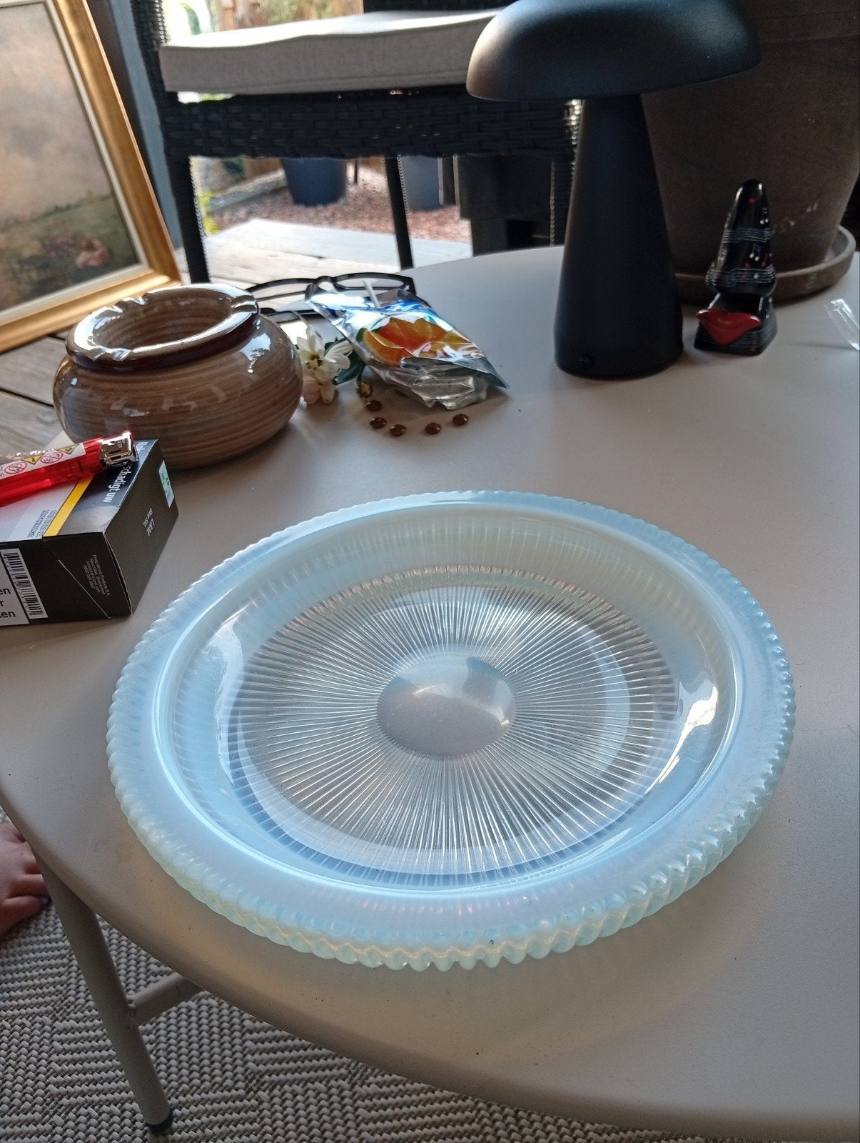 Vintage opaalglazen schaal met geribbelde rand, Ophalen of Verzenden