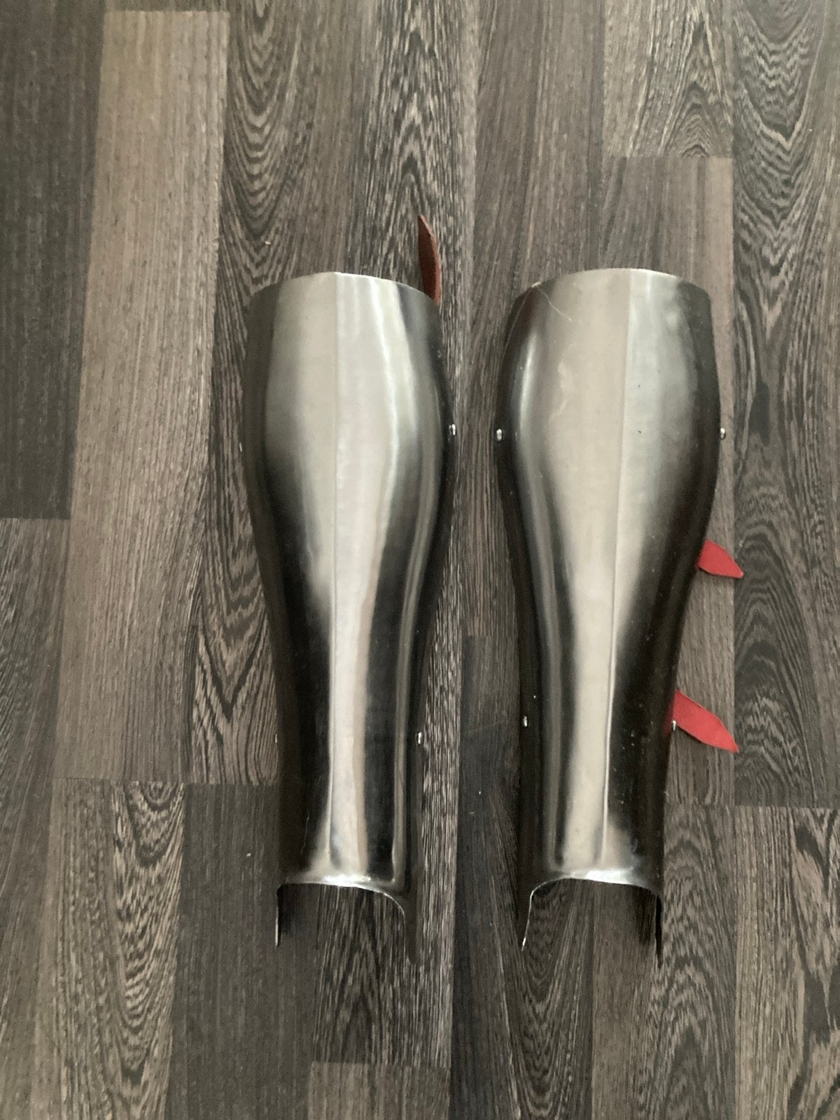 Metalen scheenplaten met leren banden, Ophalen of Verzenden, Overige soorten, Overige gebieden, Overige typen