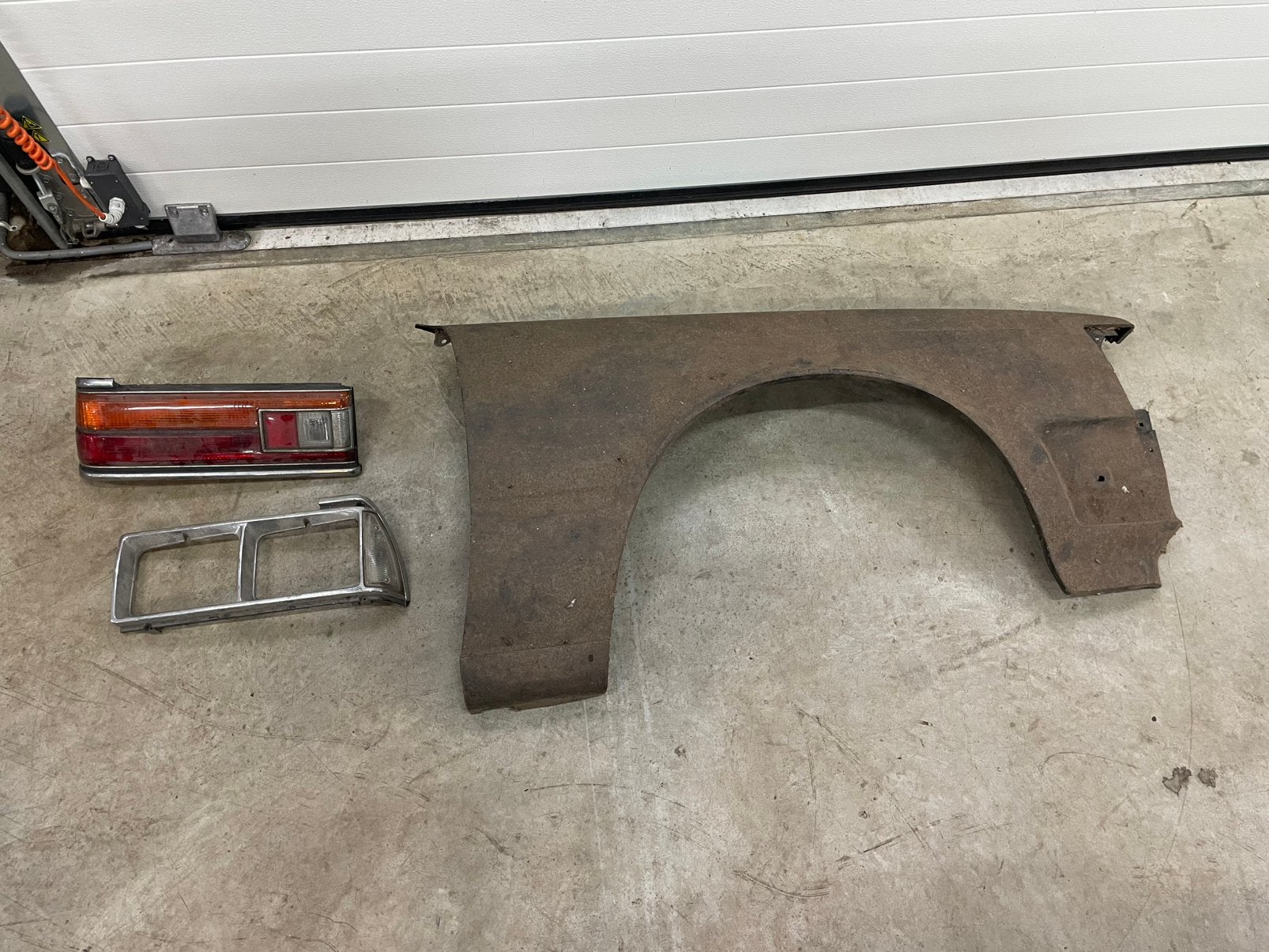 Toyota corona tt130 voorscherm en achterlicht, Auto-onderdelen, Ophalen, Voor, Nieuw, Spatbord