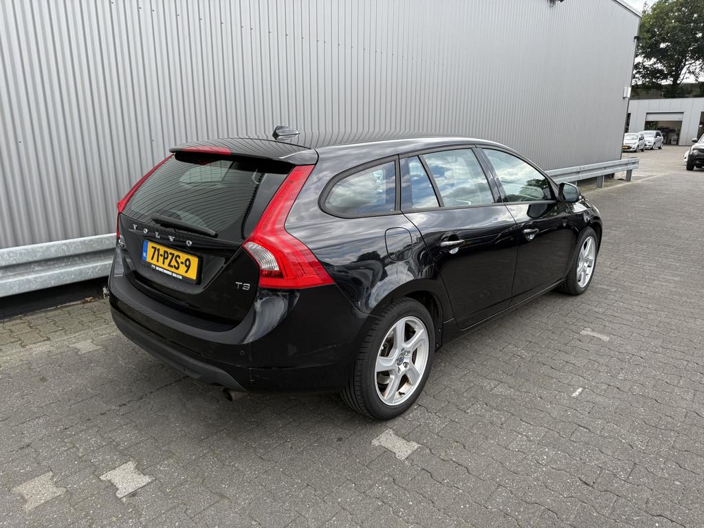 Volvo V60 1.6 T3 Clima, Navi, Cruise, LM, z.g.a.n. APK – I, Voorwielaandrijving, Gebruikt, Zwart, 4 cilinders