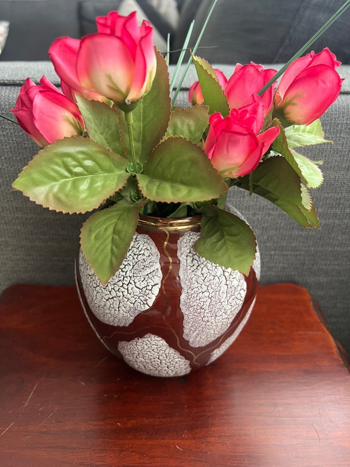 Vaas met  bloemen kunst roos, Huis en Inrichting, Woonaccessoires | Kunstplanten en Kunstbloemen, Ophalen of Verzenden, Zo goed als nieuw