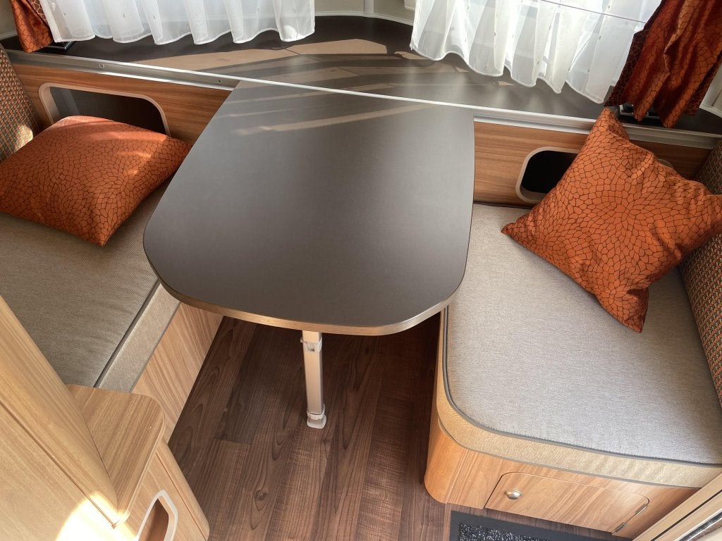 Eriba Touring Triton 430 Silver Edition, Standaardzit, Bedrijf, 750 - 1000 kg, Schokbreker