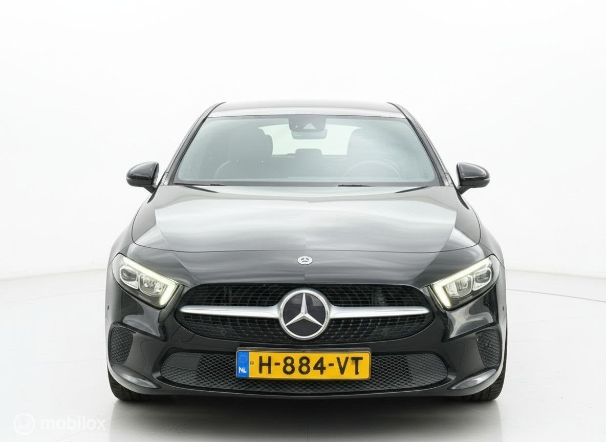 Mercedes A-klasse 180 Business Solution AMG|CAMERA|LED|STOEL, Auto's, 136 pk, Gebruikt, 4 cilinders, Alcantara