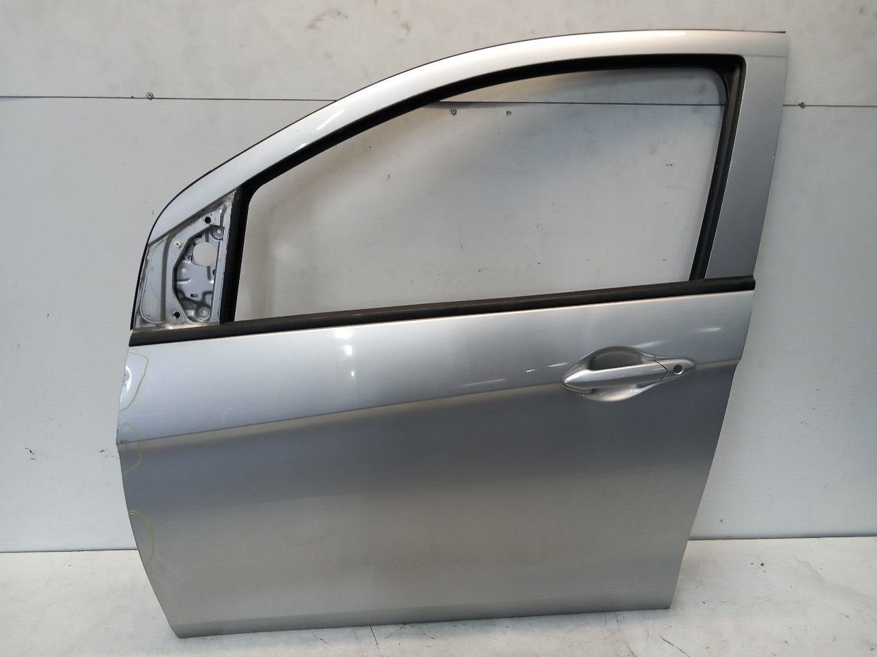 Portier links voor Opel Karl, Auto-onderdelen, Onderdelen@venauto.nl, Van der Ven Autorecycling B.V., Gebruikt, Ettenseweg 76, 4706 PB Roosendaal, The Netherlands
