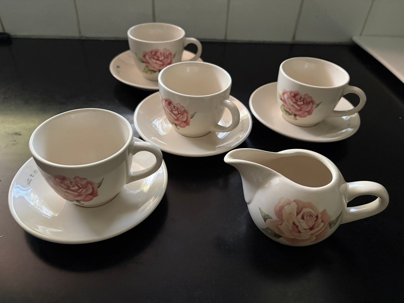 Serviesgoed van JET; a rose is a rose, Ophalen of Verzenden, Zo goed als nieuw, Overige stijlen, Kop(pen) en/of Schotel(s)