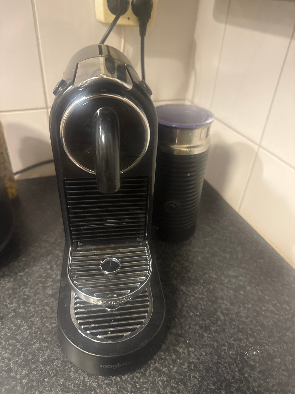 Nespresso Magimix Inissia met Aeroccino 3 melkopschuimer, Koffiepads en cups, Gebruikt, Espresso apparaat, Ophalen of Verzenden