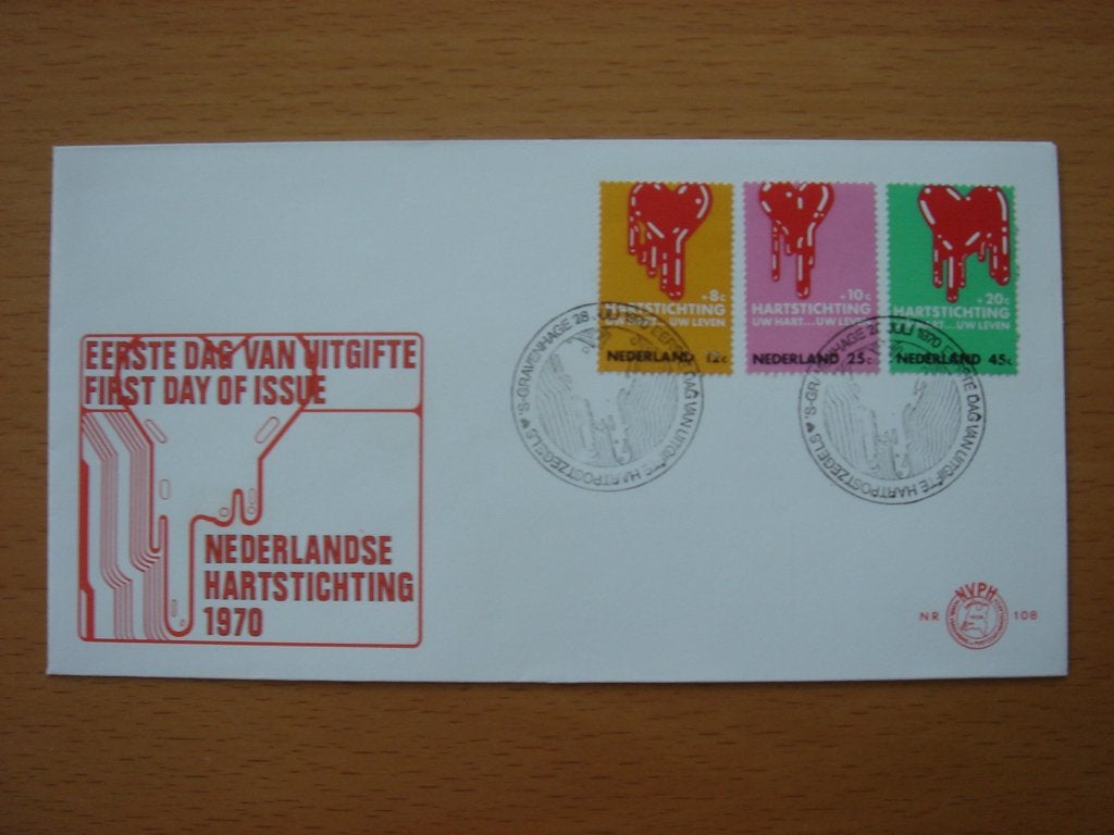 NVPH E108 1e Dag-enveloppe Hartstichting 1970, Ophalen of Verzenden, Onbeschreven, Nederland