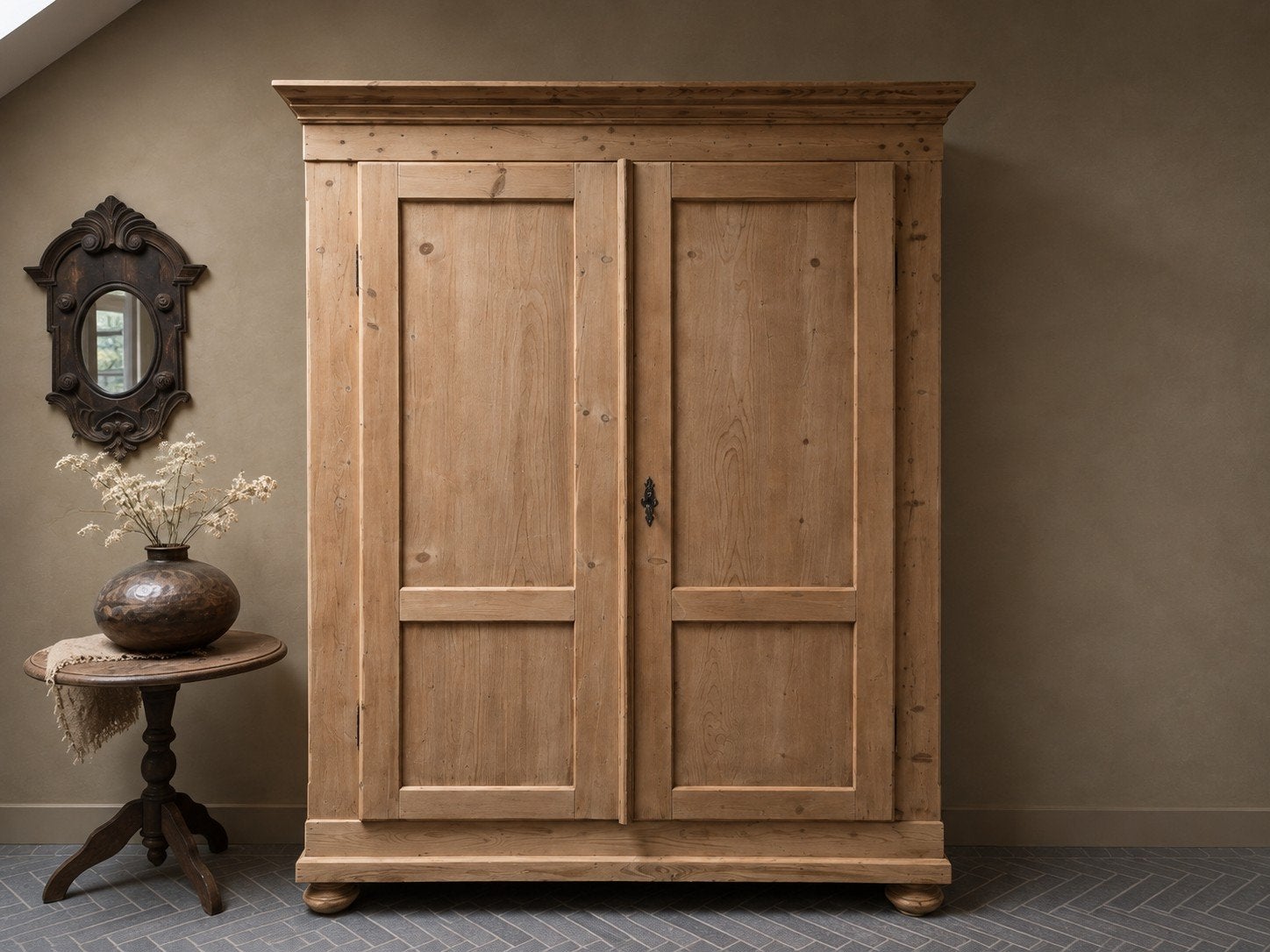 Massief houten kast - Onbehandeld - Antiek met  slot, Ophalen