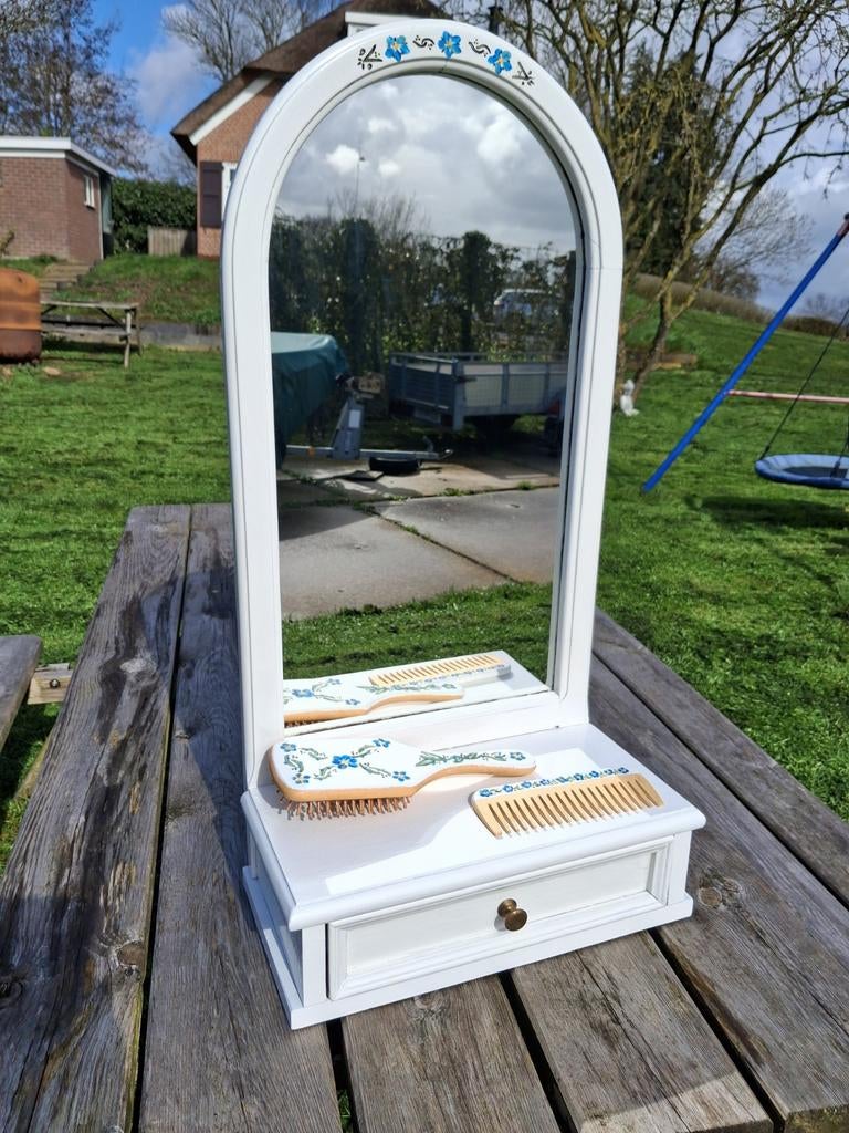 Kaptafelspiegel met kam en borstel hand geschilderd, Antiek en Kunst, Ophalen, Overige vormen, Minder dan 50 cm, Minder dan 100 cm