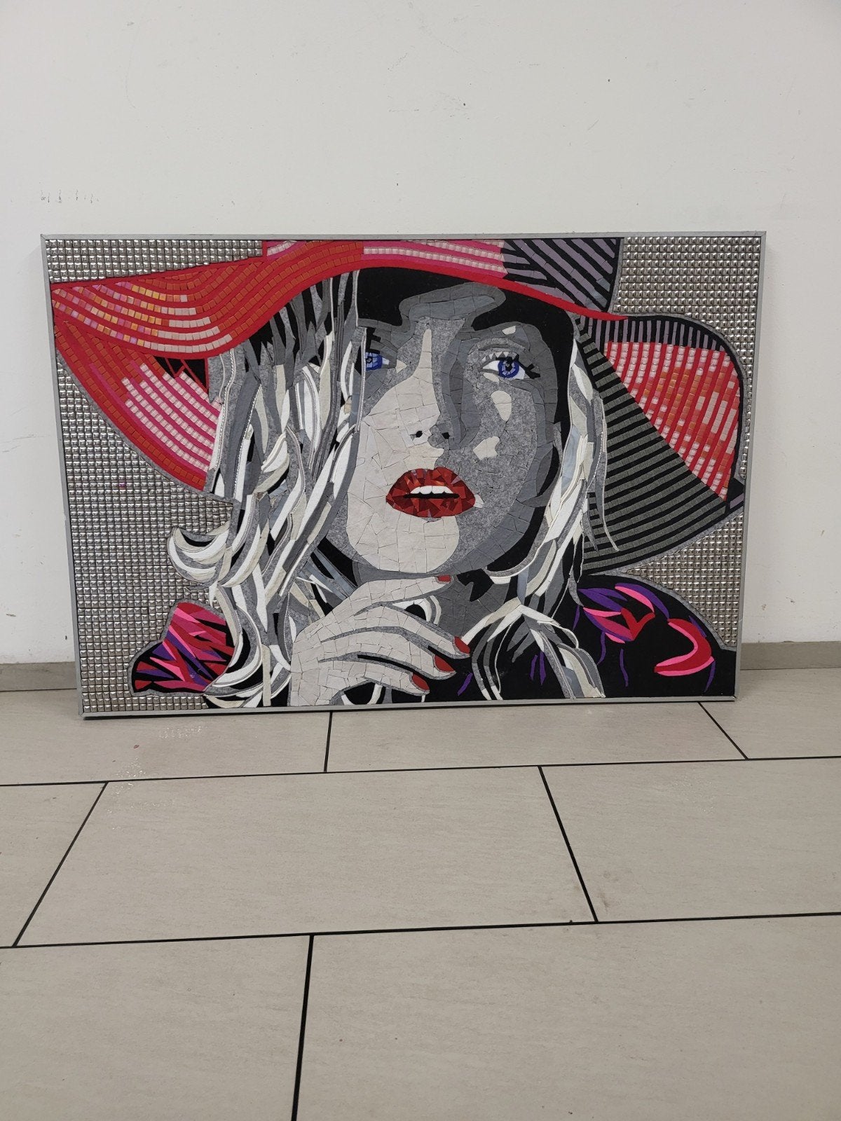 Mozaïek Portret Vrouw met Hoed - Pop Art Stijl, Ophalen of Verzenden, Overige materialen, Met textuur, Overige technieken