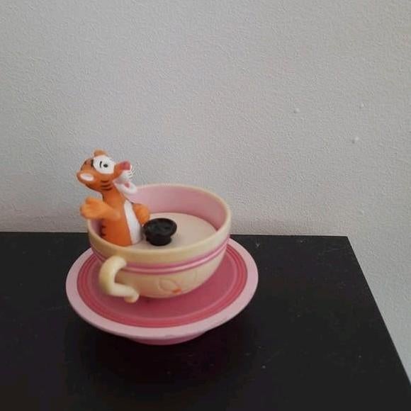 Teigetje in theekopje Disney figuurtje, Ophalen of Verzenden, Winnie de Poeh of vrienden, Gebruikt, Beeldje of Figuurtje