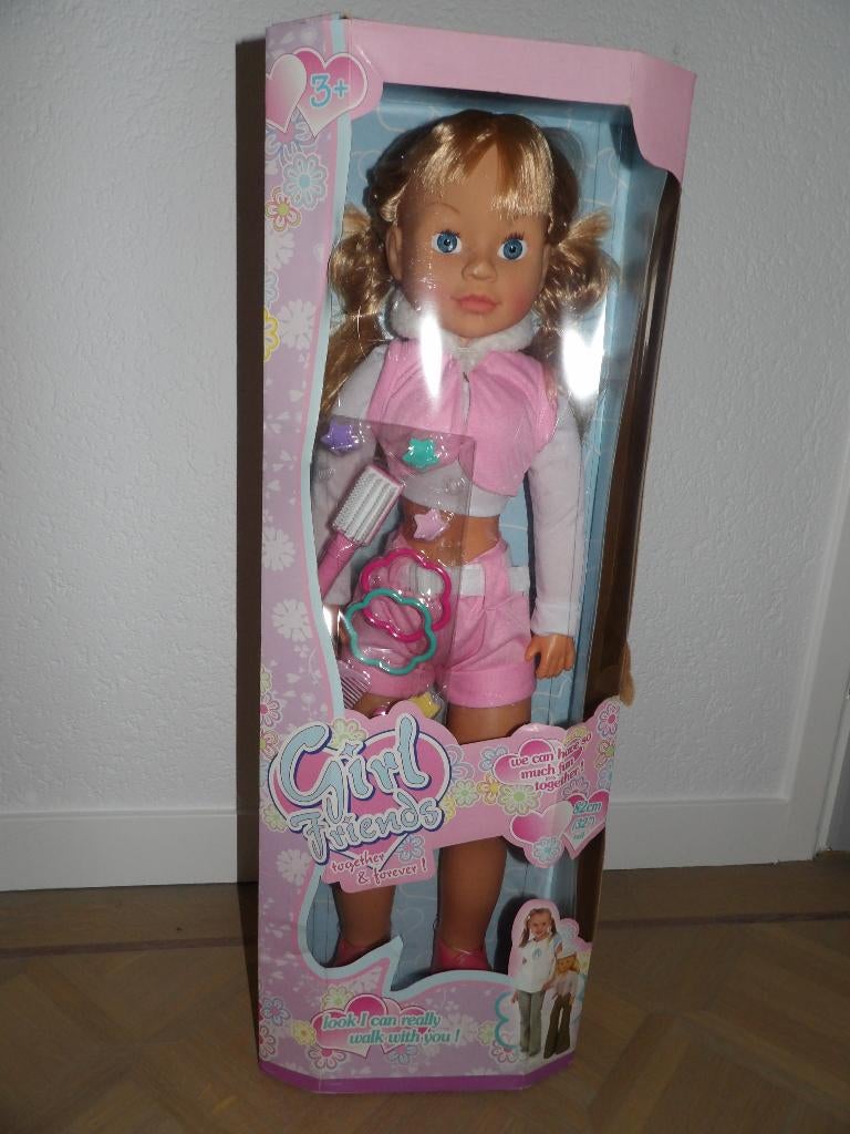 NIEUW GIRL FRIENDS super pop 82 cm waar je mee kan lopen (1), Ophalen of Verzenden, Nieuw, Babypop