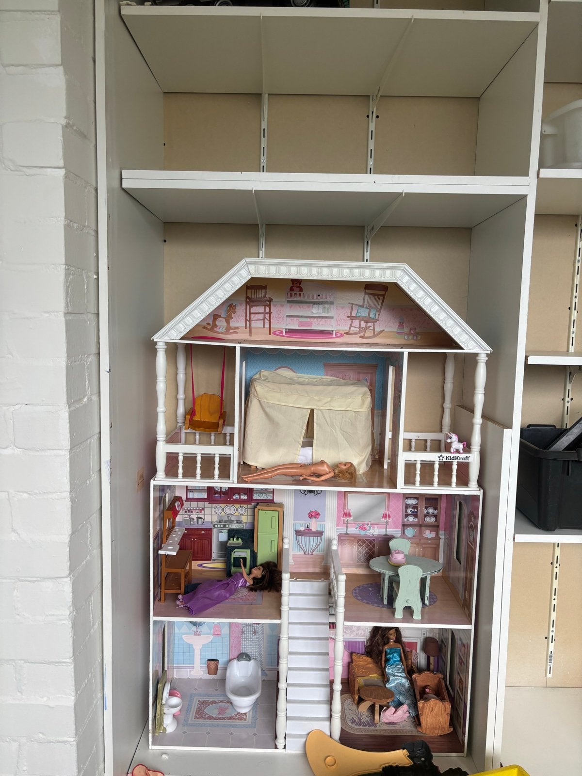 Groot KidKraft poppenhuis met meubels en poppen, Ophalen, Gebruikt, Poppenhuis