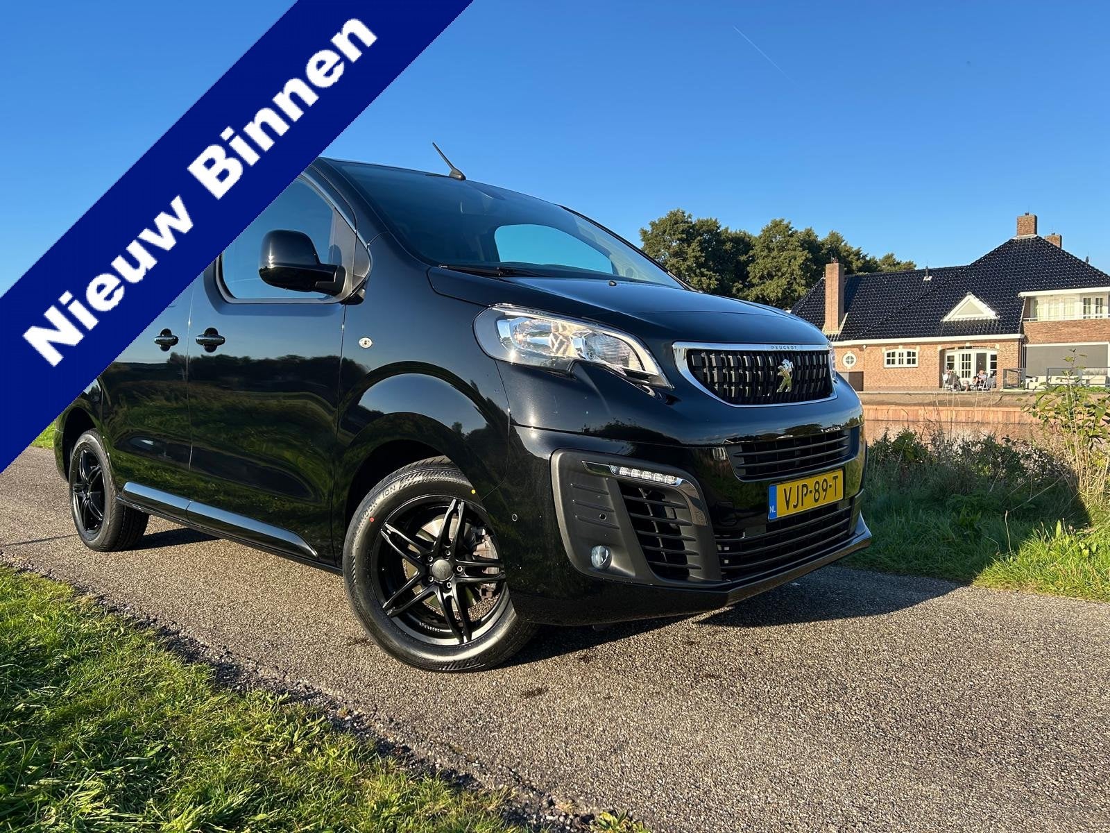 Peugeot Expert 2.0 BlueHDI 120 Compact Premium | Trekhaak |, Auto's, Voorwielaandrijving, Dealer onderhouden, Gebruikt, Leder en Stof