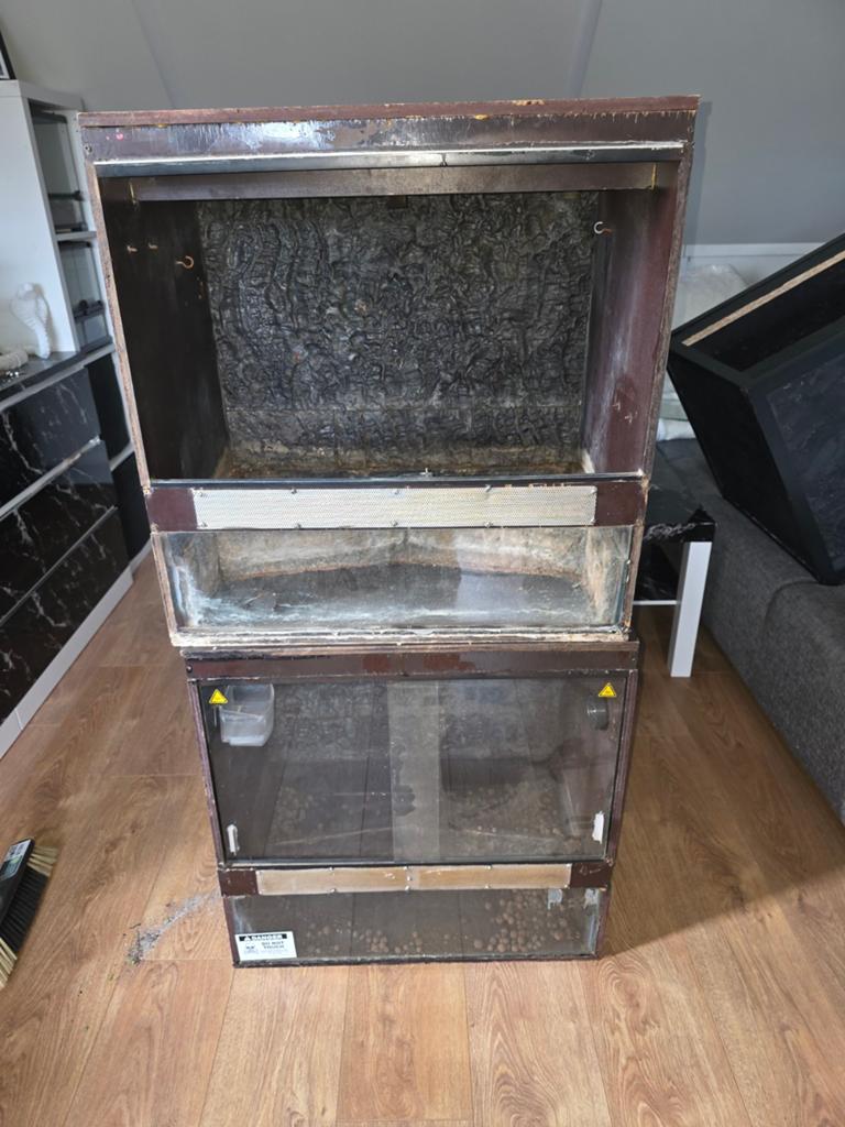2 terrariums van betonplex., Ophalen, Gebruikt