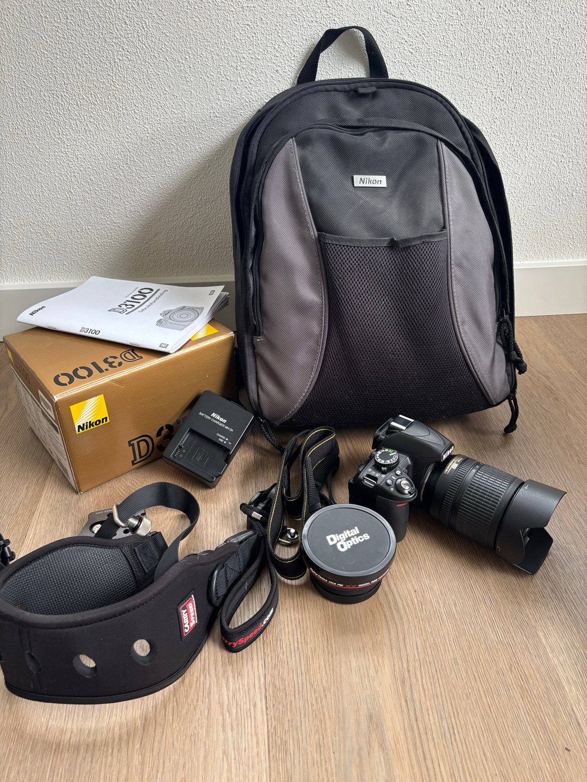 Nikon D3100 Spiegelreflexcamera met accessoires en tas, Audio, Tv en Foto, Fotocamera's Digitaal, Ingebouwde flitser, Gebruikt