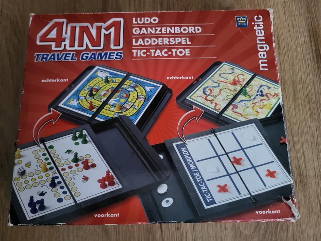 4 in 1 travel games, magnetisch, Ophalen of Verzenden, Zo goed als nieuw, Drie of vier spelers, King