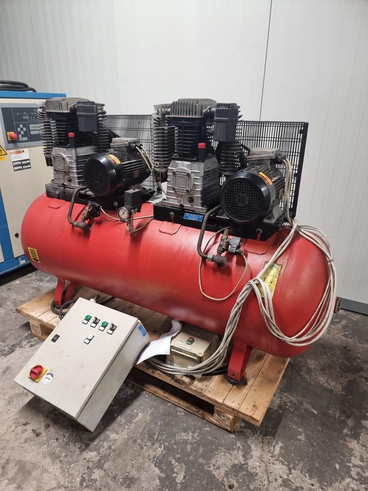 Compressor 2x 850 L/min 5.5kw, Ophalen, Gebruikt, 800 liter/min of meer, 6 tot 10 bar