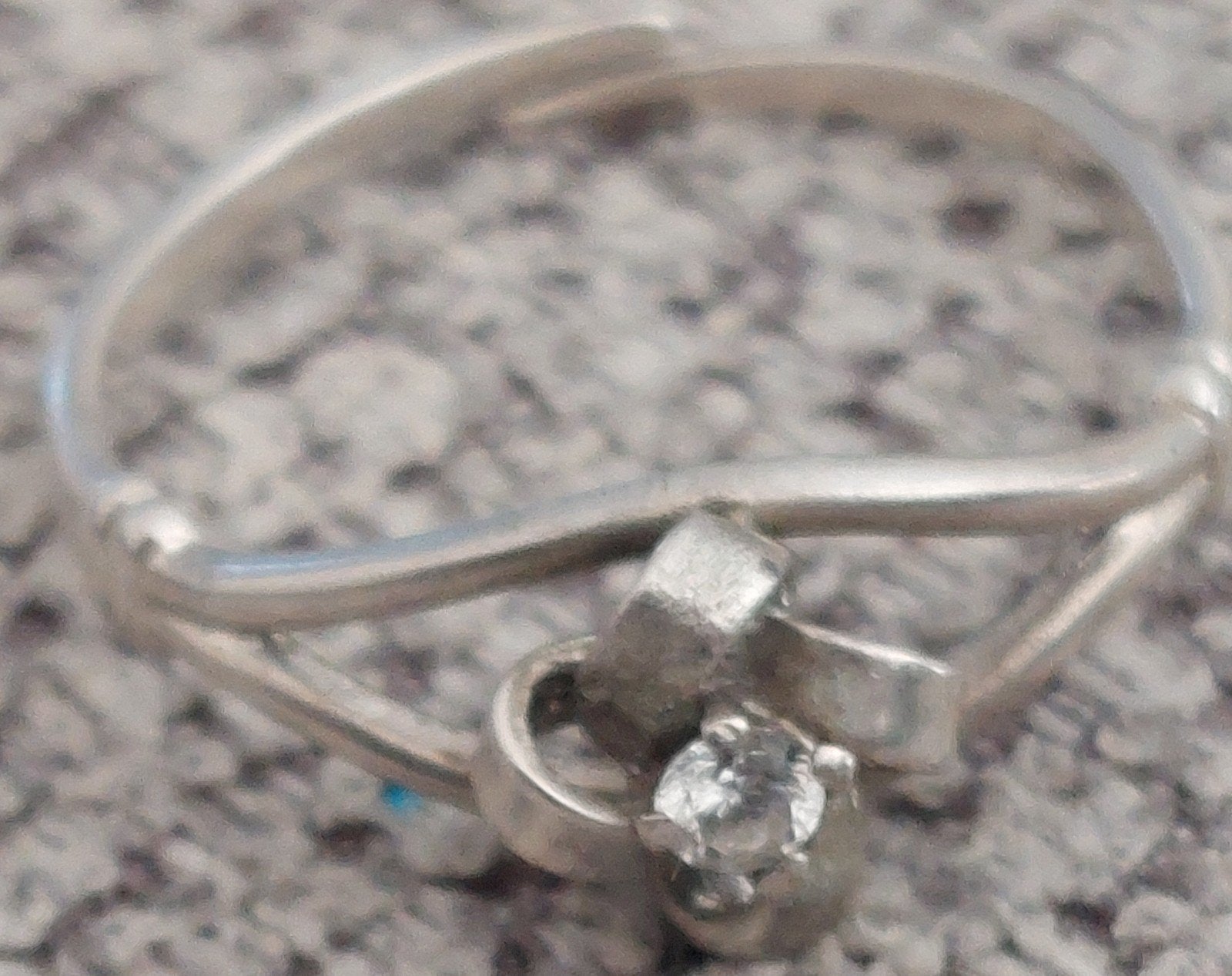 Zilveren ring met zirkonia steentjes, Met kristal, Gebruikt, Ophalen of Verzenden, 17 tot 18