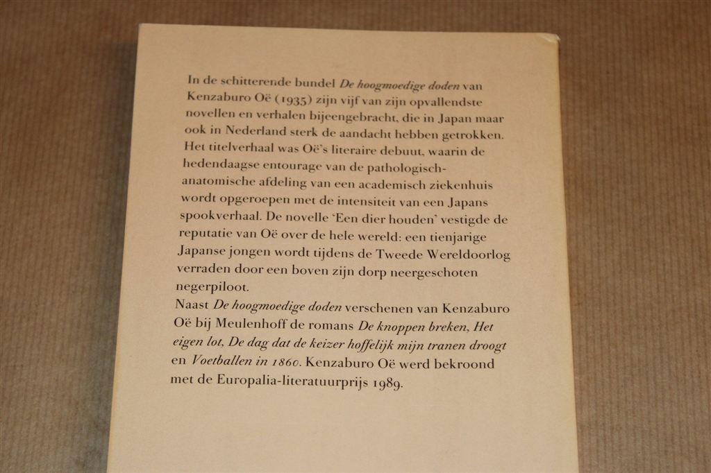 De Hoogmoedige Doden — Kenzaburō Ōe [Nobelprijswinnaar], Ophalen of Verzenden, Gelezen