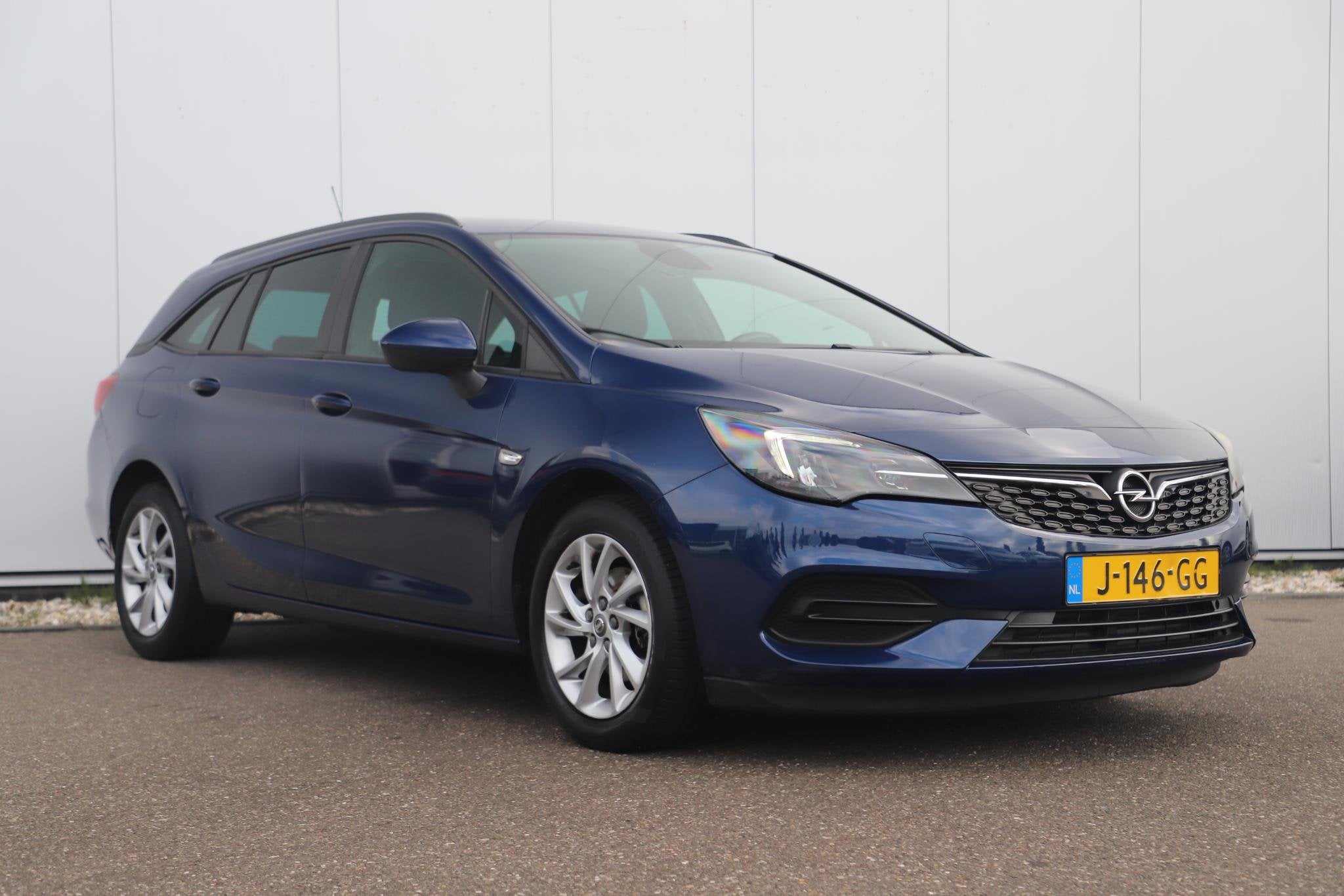 Opel Astra Sports Tourer 1.2 Edition 131PK Navigatie Carplay, Auto's, Voorwielaandrijving, Stof, 1199 cc, Met garantie (alle)