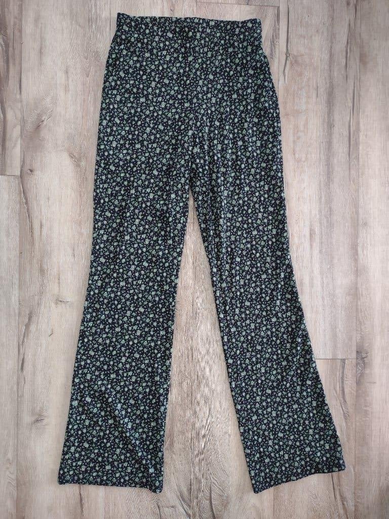 Prachtige zwarte flared pants met groene bloemetjes Only, S., Only, Ophalen of Verzenden, Onb, Maat 36 (S)